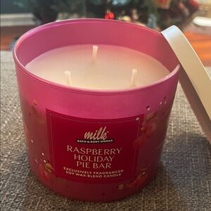 Bath & Body Works Raspberry Holiday Pie Bar Candle - Pink 14.5 oz